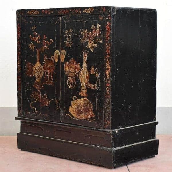 Antica-Credenza-Cina-dipinti-policromi-lacca-nera