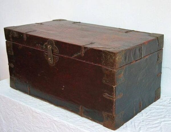 baule-etnico-scatola-cinese-lacca-rossa-in-cuoio-1830_1