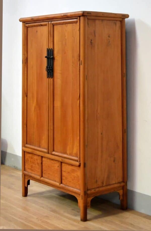 Armadio cinese in olmo massello chiaro