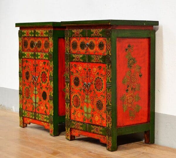 comodini-tibetani-lacca-arancio-interamente-decorati-2-sportelli