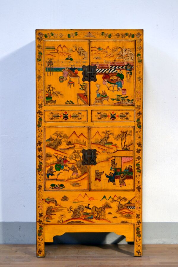 armadio-cinese-in-lacca-gialla-decori-in-oro