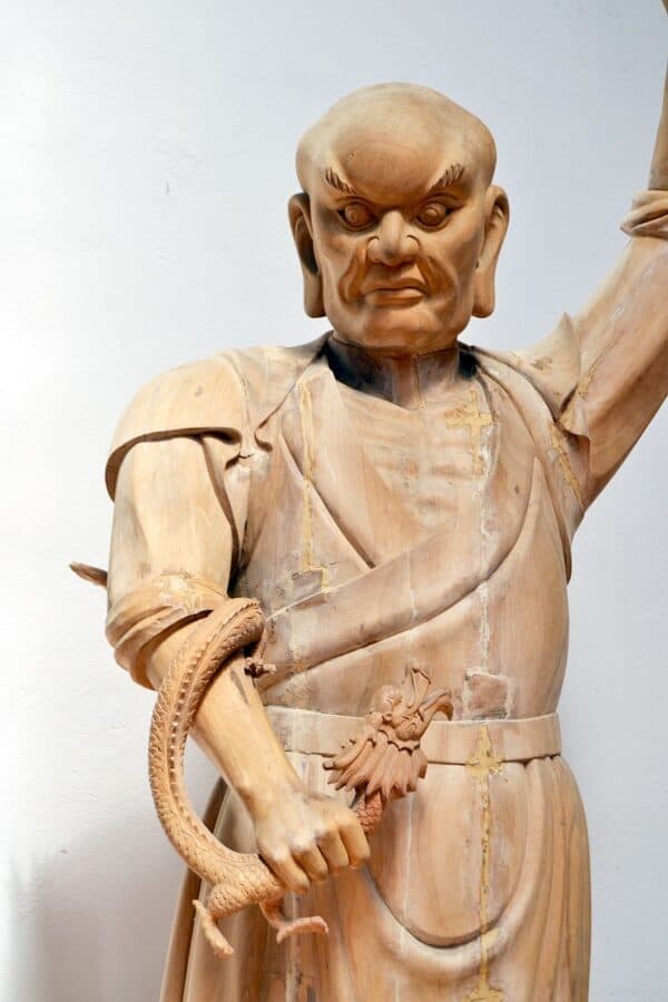 statua-di-lohan-protettore-del-buddha-drago-legno-di-canfora