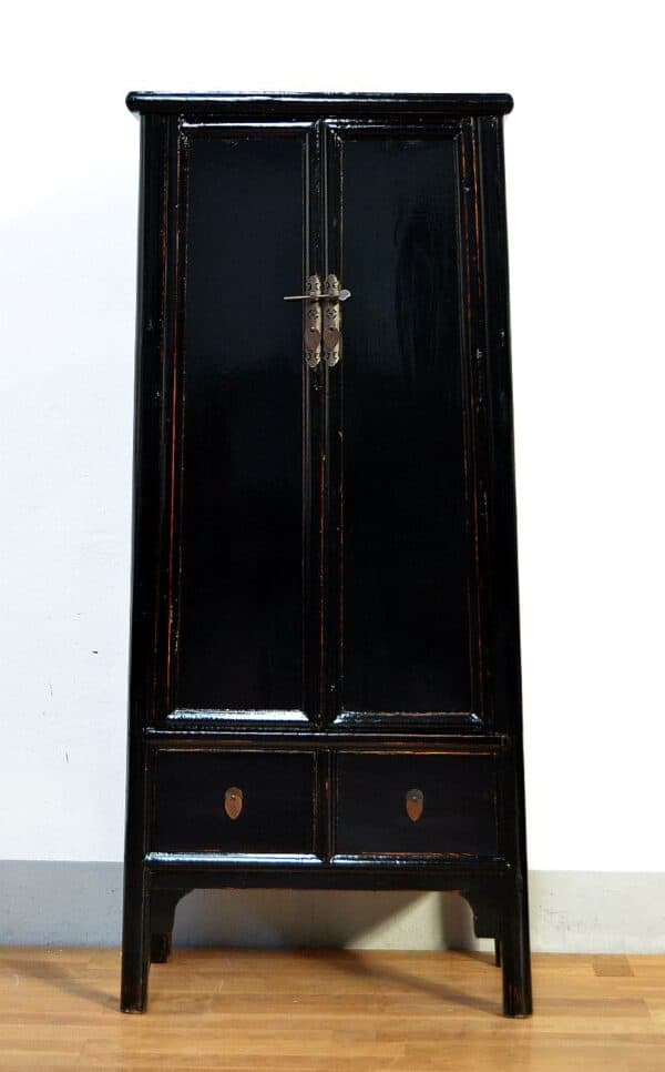 armadio-cinese-antico-in-lacca-nera-decapata