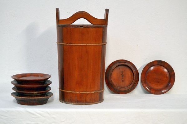 portavivande-cinese-antico-con-piatti-1930