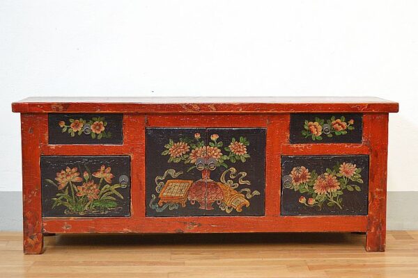 credenza-orientale-di-origine-mongola-1910-con-decori-policromi