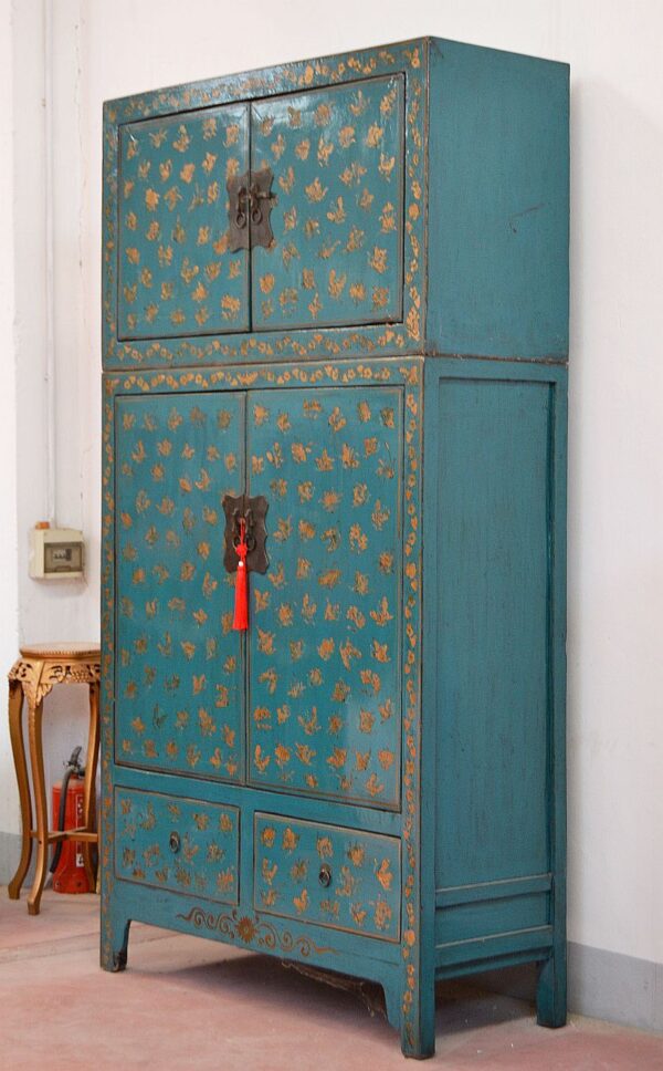 grande-armadio-cinese-nuziale-shanxi-in-lacca-azzurro-ottanio-e-farfalle-oro